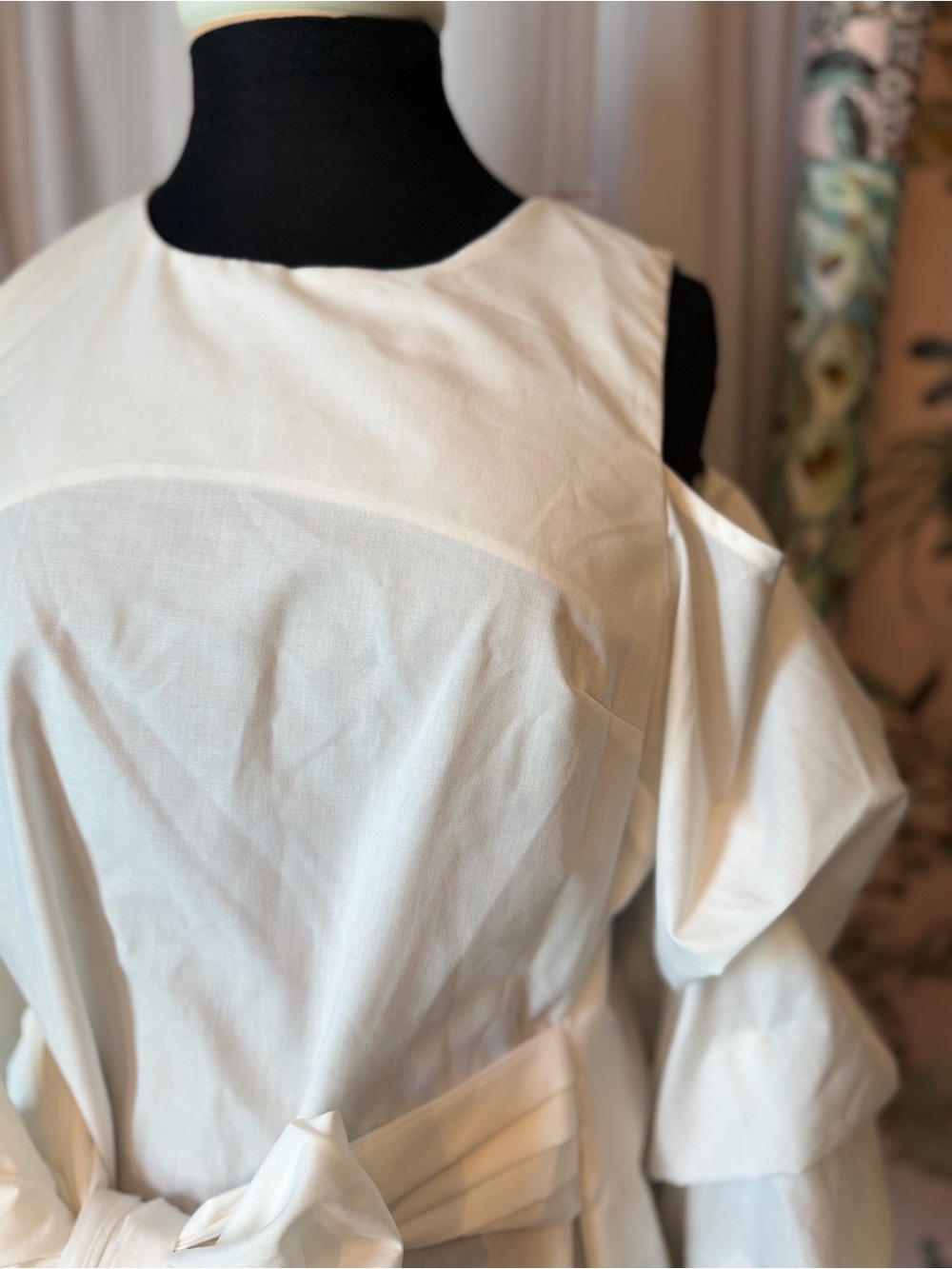The Clothing Company White Cold Shoulder Ruffle Sleeve Bow Blouse S NWT - Picture 5 of 16